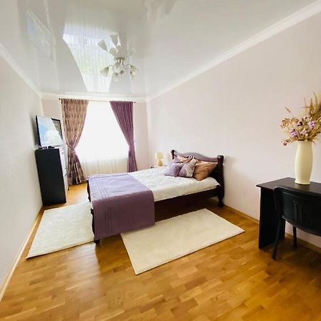 Appartement Центр. Поруч Парк Та Став à Ternopil Extérieur photo