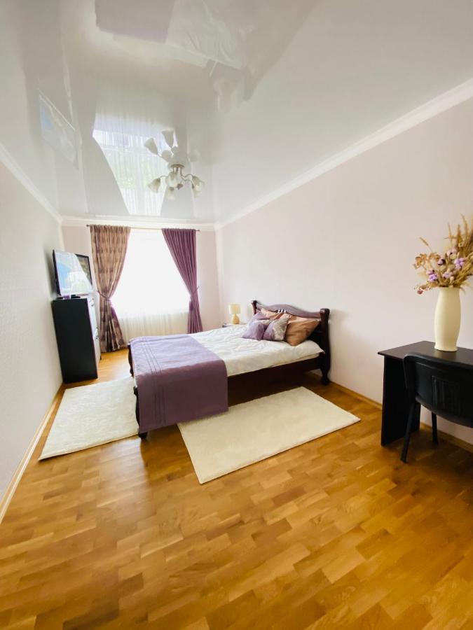 Appartement Центр. Поруч Парк Та Став à Ternopil Extérieur photo