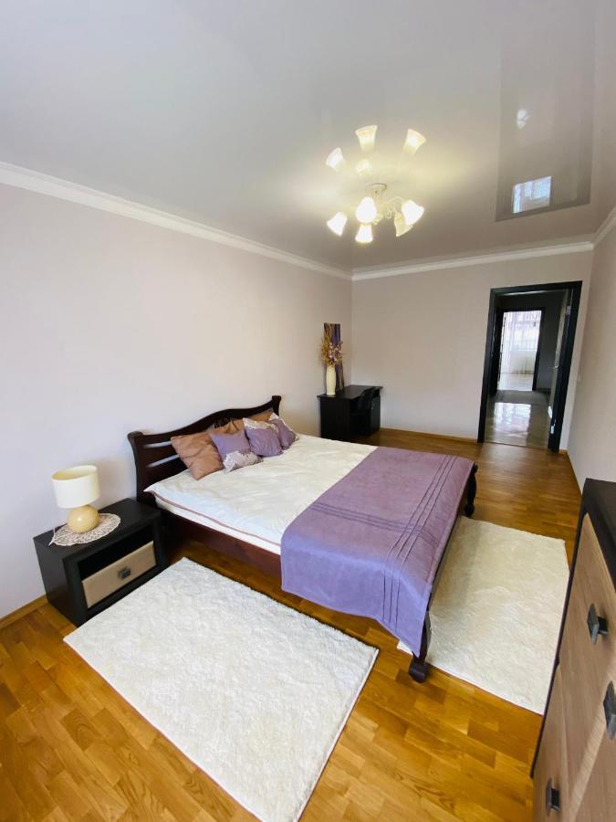Appartement Центр. Поруч Парк Та Став à Ternopil Extérieur photo